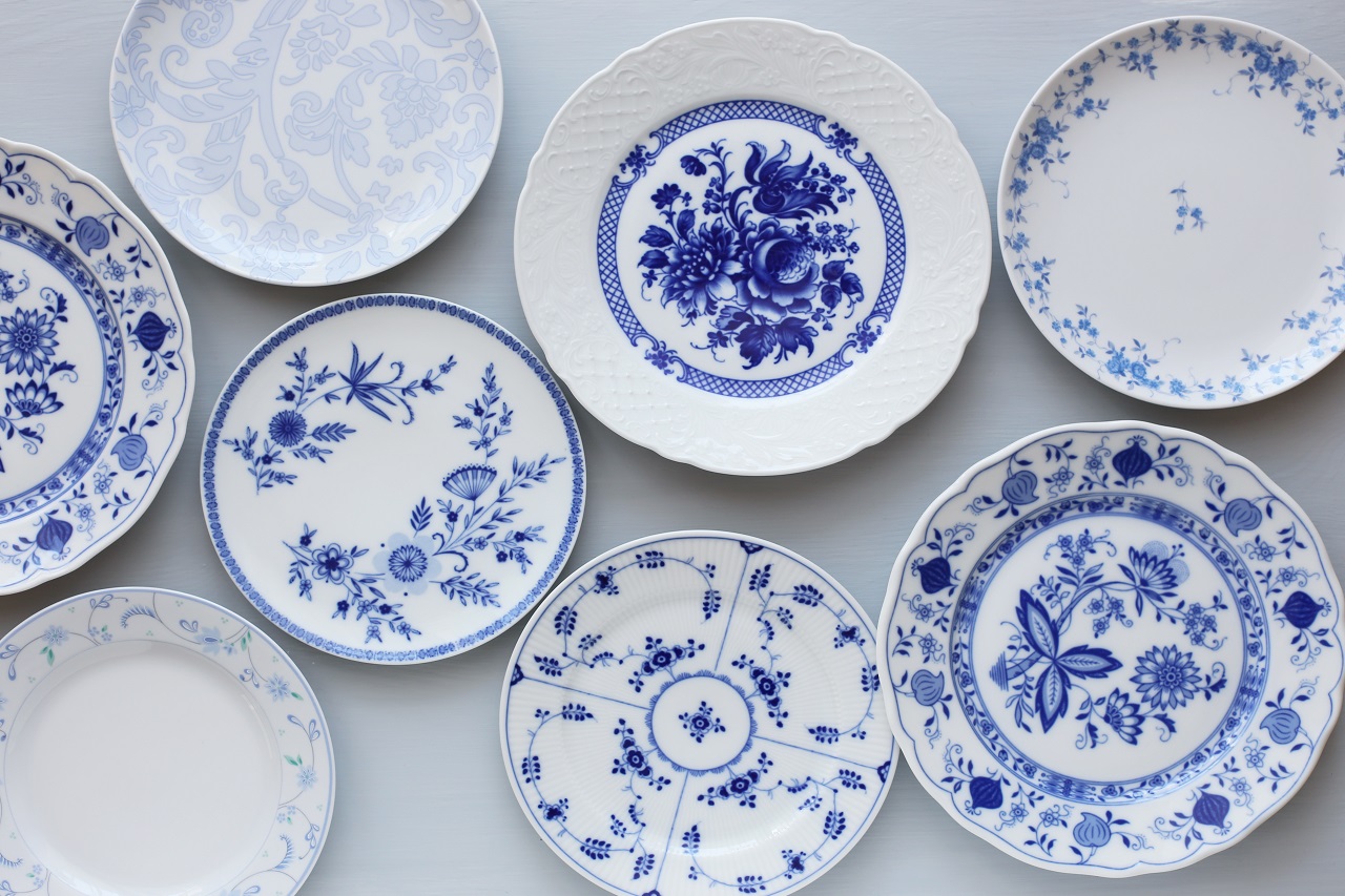 Jak przechowywać porcelanę – organizacja miejsca w szafkach i witrynach