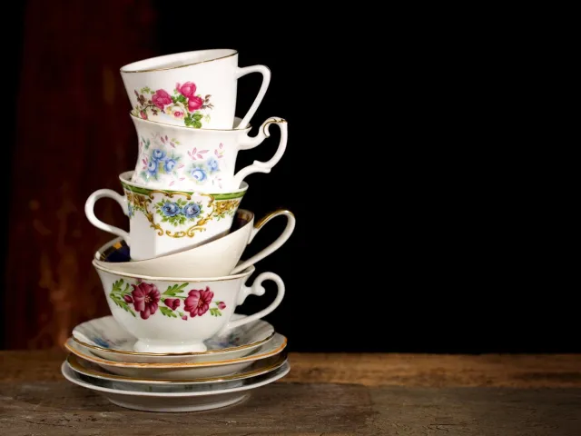 Pomysły na świąteczne prezenty z porcelany - zestawy filiżanek, które oczarują każdego