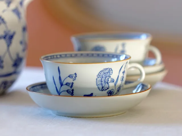Porcelana a fajans – jak odróżnić te dwa materiały i jakie są między nimi różnice?