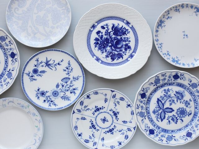 Jak przechowywać porcelanę – organizacja miejsca w szafkach i witrynach