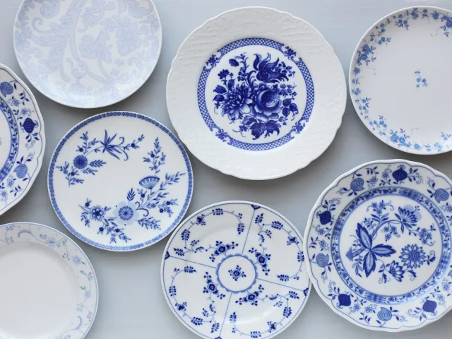 Jak przechowywać porcelanę – organizacja miejsca w szafkach i witrynach