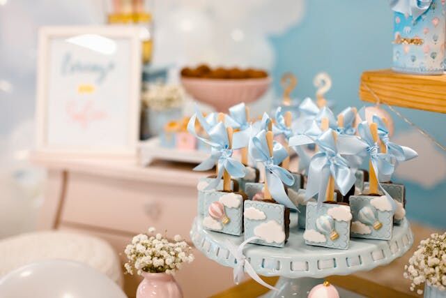 Przyjęcie baby shower – inspiracje stołowe dla przyszłej mamy