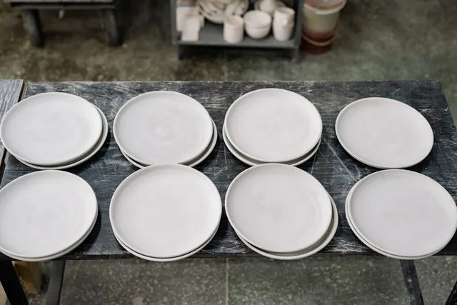 Kubek porcelanowy z logo – jak przygotować projekt do druku?